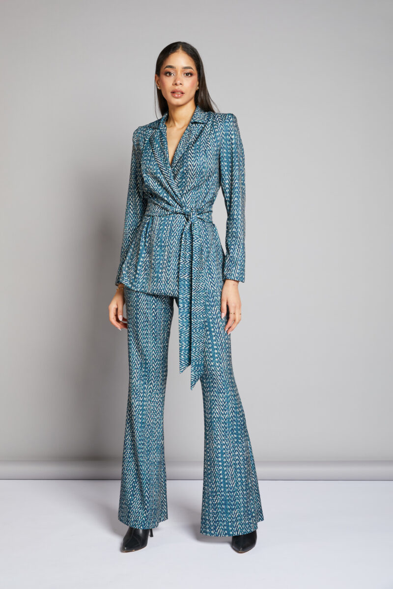 CONJUNTO CHAQUETA Y PANTALON ESTAMPADO